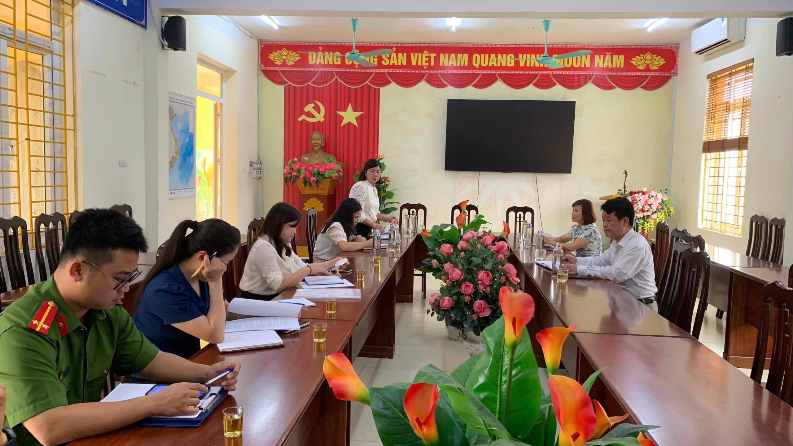 PHỐI  HỢP  LIÊN  NGÀNH  KIỂM  TRA  CÔNG  TÁC  Y  TẾ  TRƯỜNG  HỌC NĂM  HỌC  2025–2026  TẠI  XÃ  HẠ  BẰNG